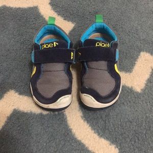 Plae shoes